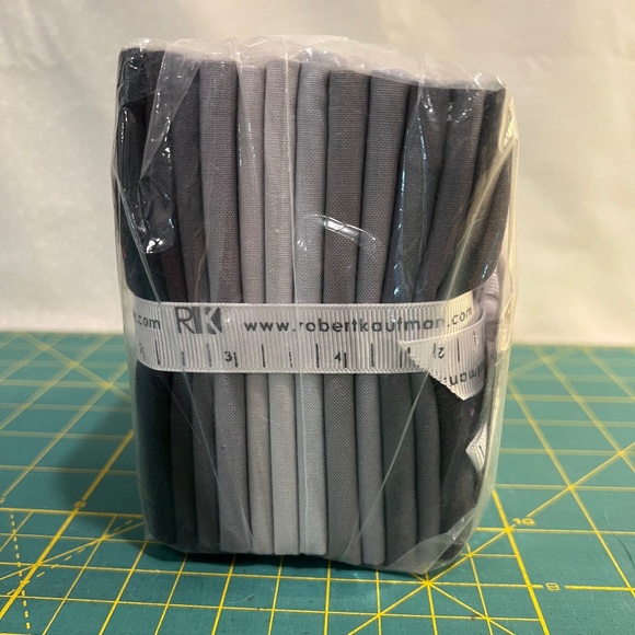 Fat Quarter Bundle - Stormy Skies by Robert Kaufman Fabrics - Picture 2 of 3